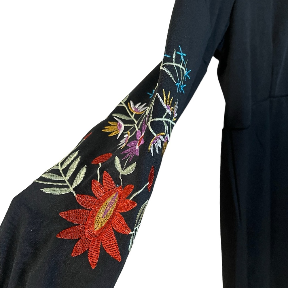An embroidered black dress in size - Picture 3 of 6